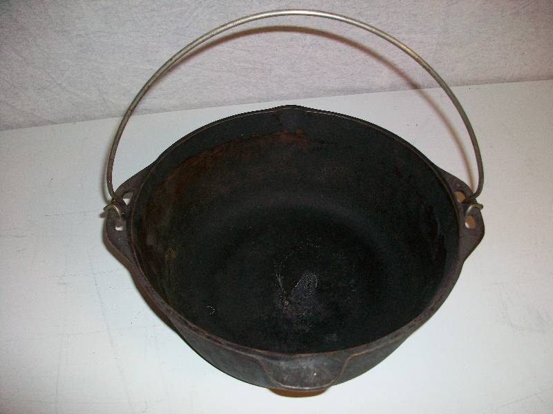 lot 3 image: Dutch Oven