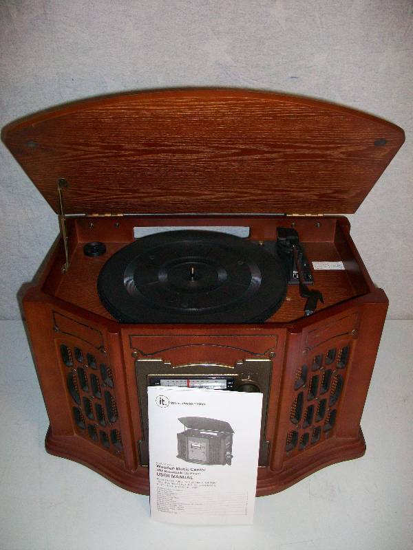 lot 5 image: Record Player