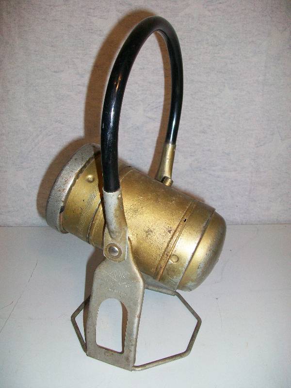 lot 8 image: Railroad Lantern