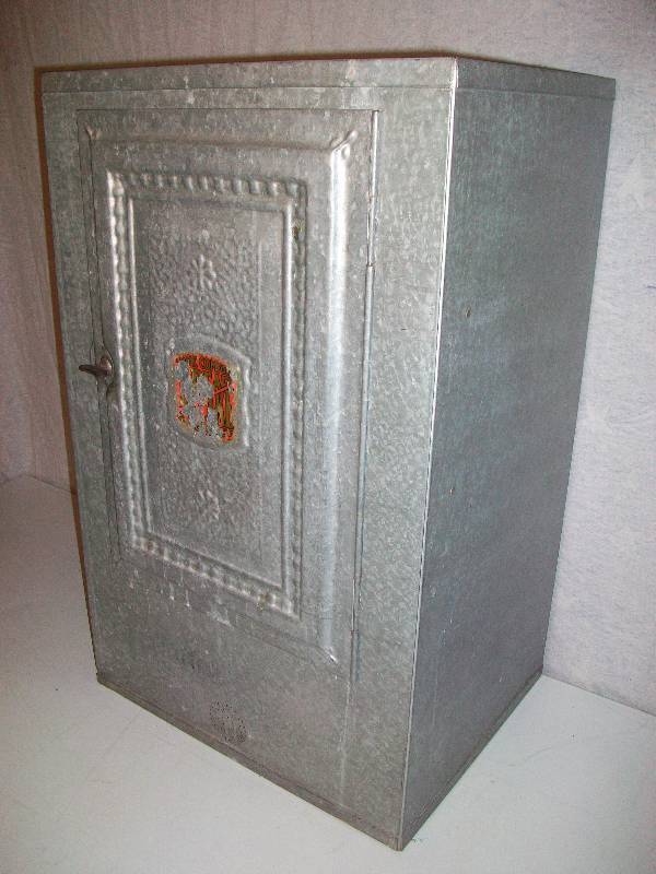 lot 11 image: Bread Cabinet