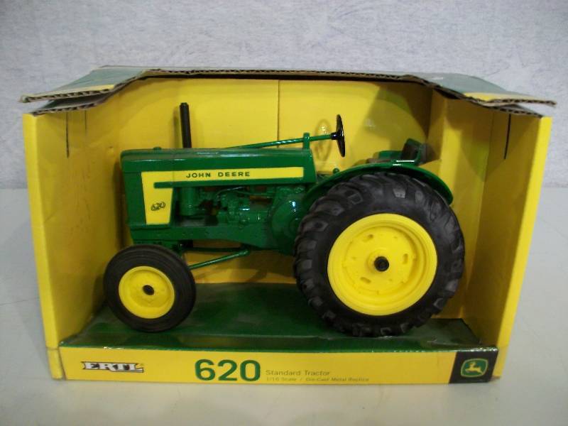 lot 25 image: John Deere 620