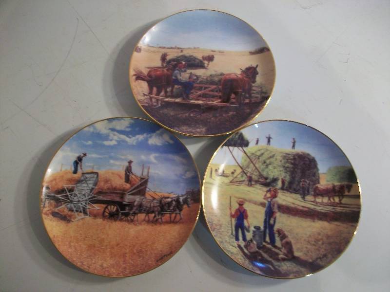 lot 26 image: Collectible Plates