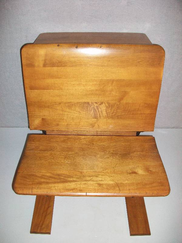 lot 40 image: School Desk