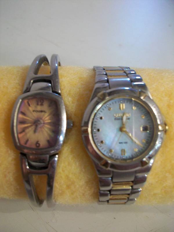 lot 46 image: Watches