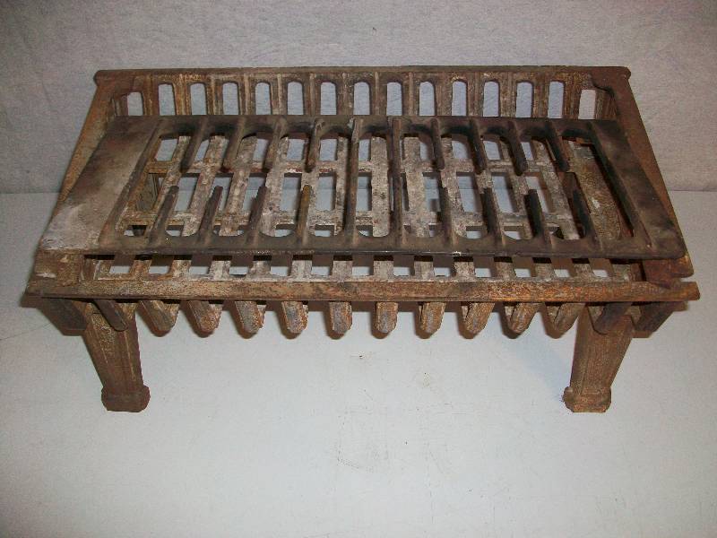 lot 65 image: Cast Iron Skillets