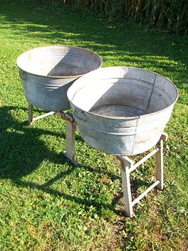 lot 71 image: Wood Wash Stand