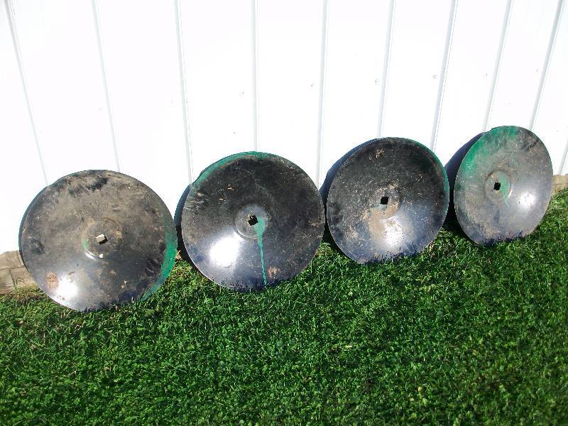 lot 74 image: 20 Disc Blades