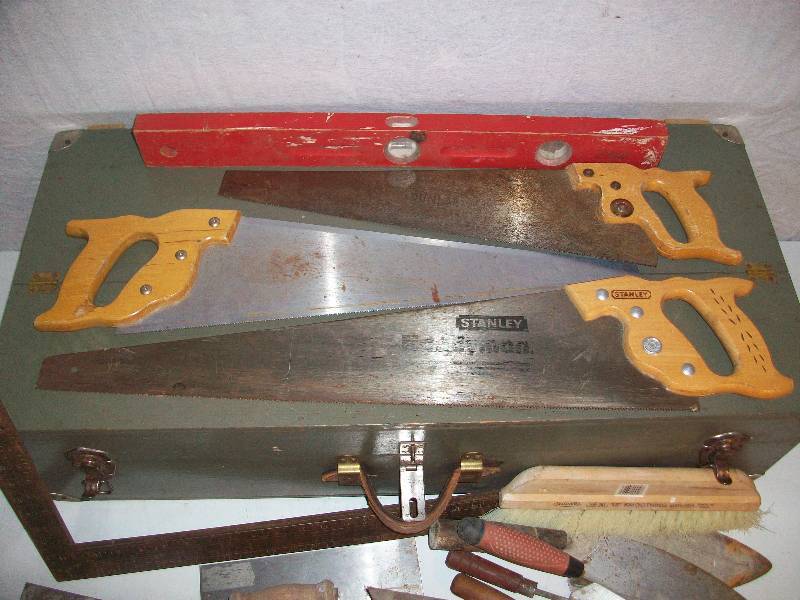 lot 122 image: Carpenters Toolbox with Tools