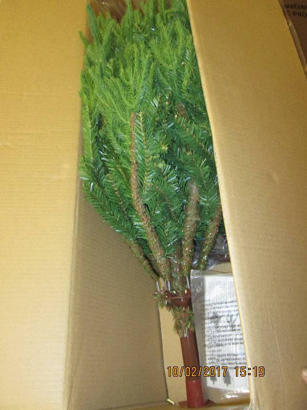 4.5 foot unlit tree...