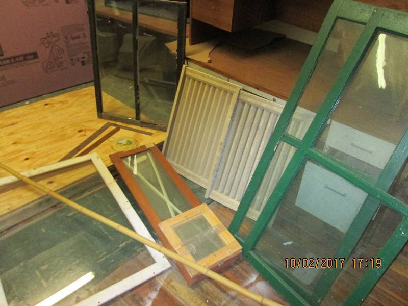 Lot of vintage vent covers, windows...
