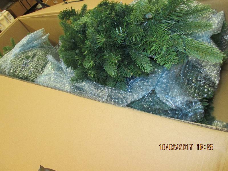 HOME ACCENTS HOLIDAY 7.5 FT. PRE-LI...