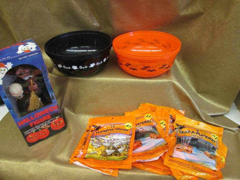 Lot of Halloween items...