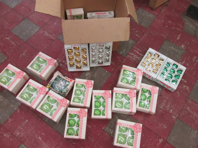 Lot of vintage Christmas ornaments...