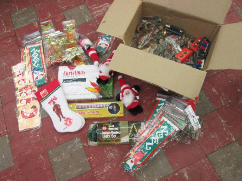 Lot of vintage Christmas ornaments...