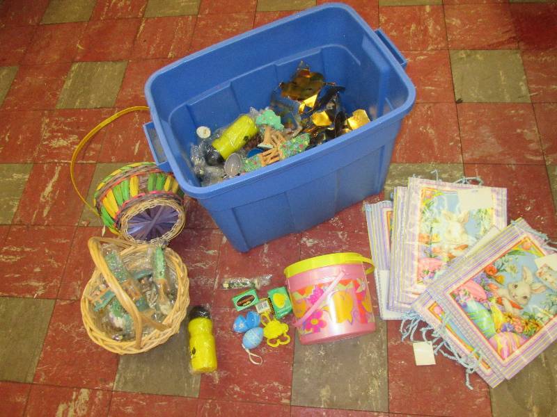 Bin of Easter and Spring dcor...