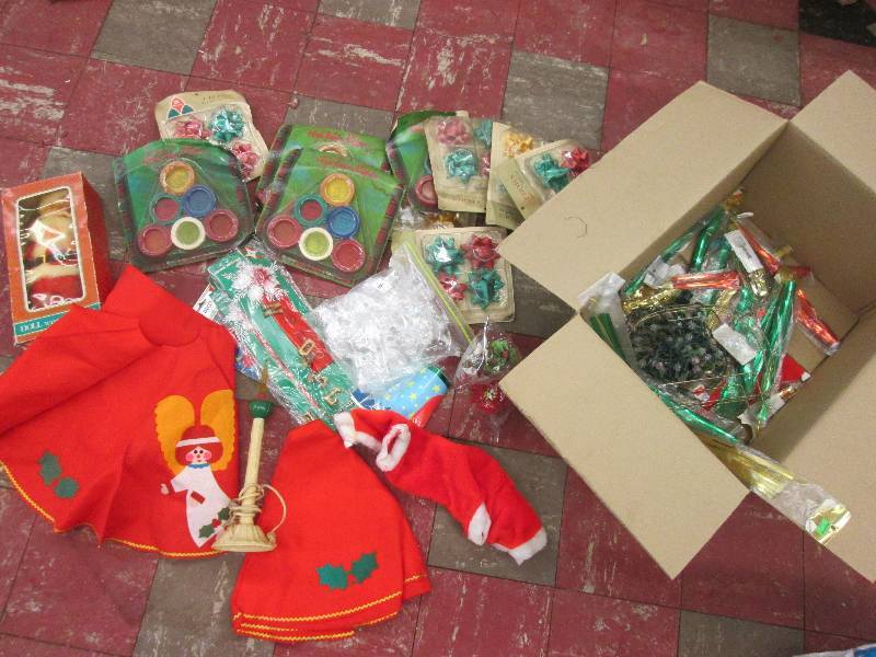 Lot of vintage Christmas ornaments...