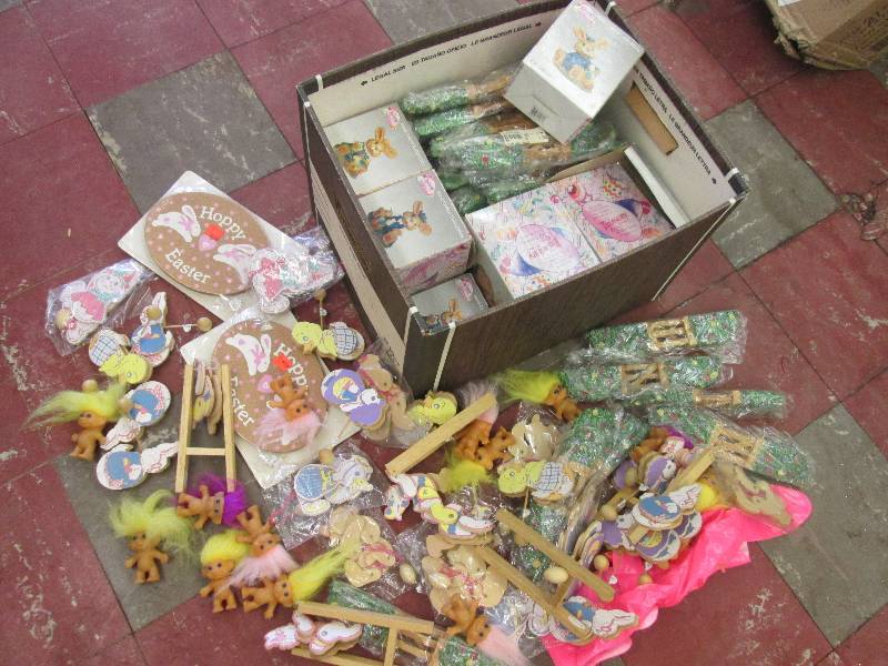 Lotof Easter and Spring dcor...