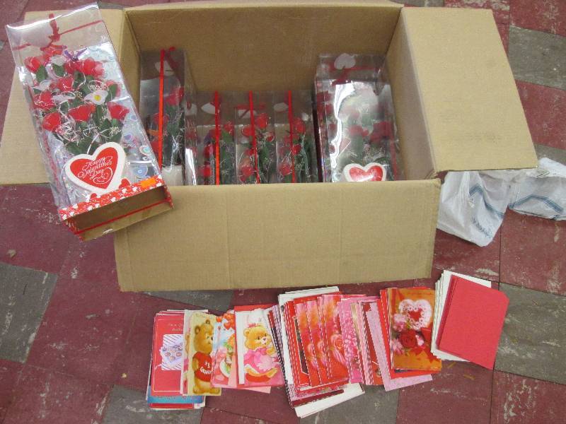 Lot of Valentines dcor and cards...