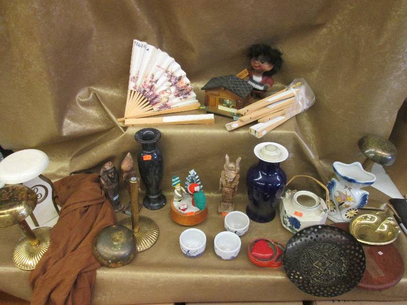 Lot of decorative items...
