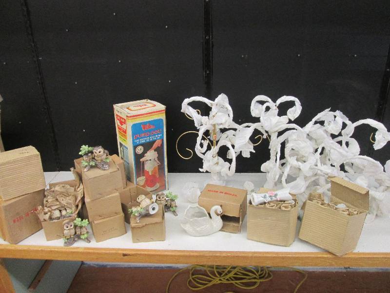 Large lot of new dcor, some out o...
