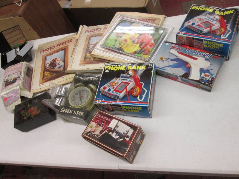 Lot of vintage items...