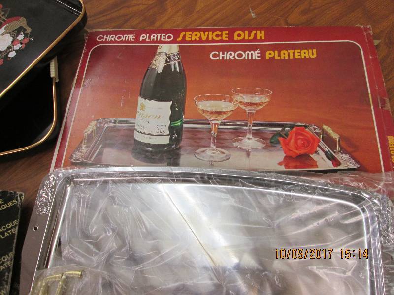 2 Vintage serving platters...