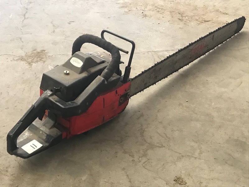 lot 11 image: Jonsereds Chainsaw