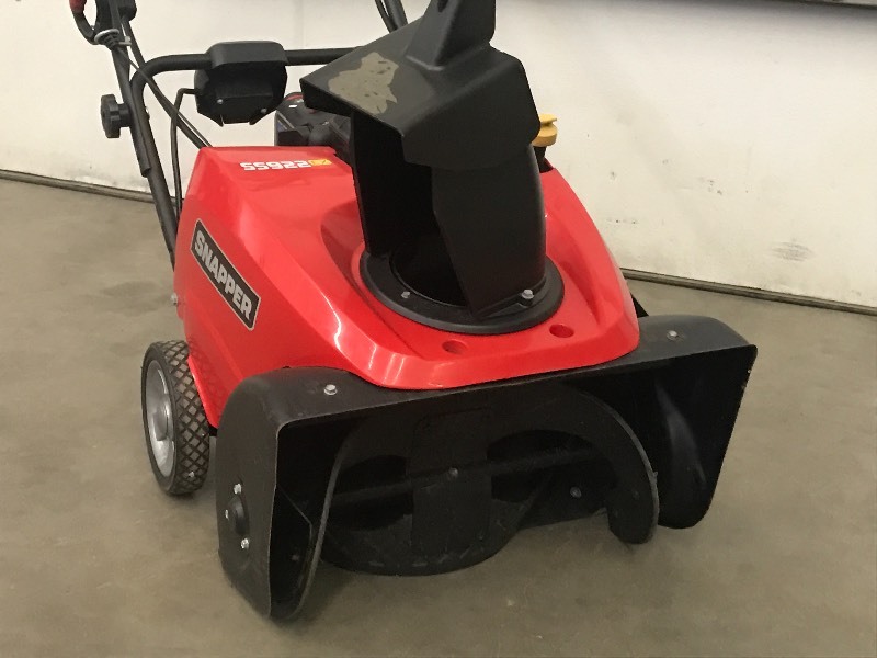 lot 6 image: Snapper Snow Blower