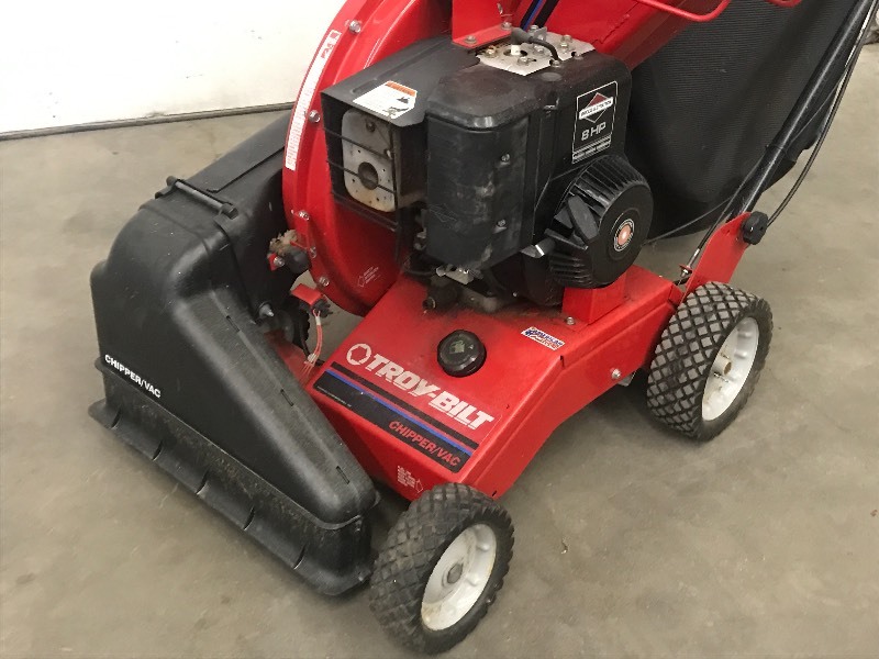 lot 7 image: Troy-Bilt ChipperVac