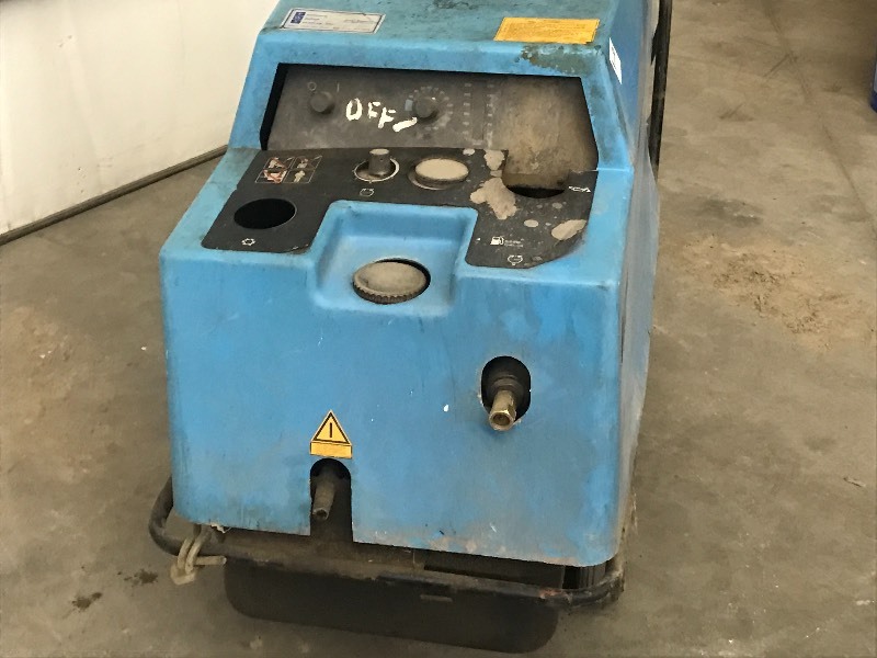 lot 9 image: Kew Commercial Pressure Washer