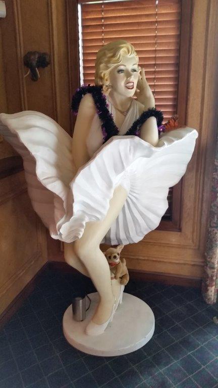lot 1004 image: Marilyn Monroe Lifesize Statue
