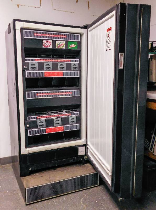 lot 1009 image: PopSnack Machine
