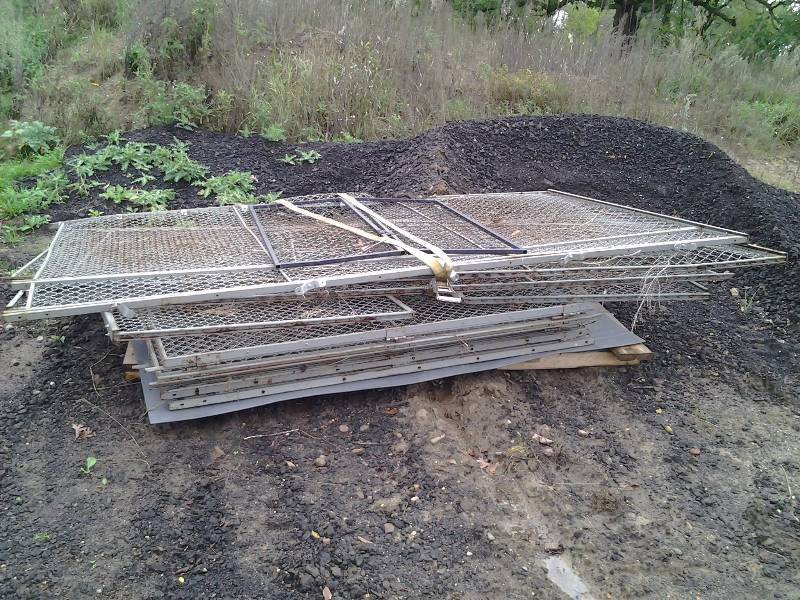 lot 5 image: Pallet Of Tool Crib Panels, Doors, Cage Panels, Steel Fencing, Scrap Steel