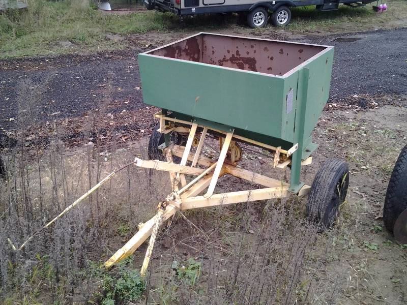lot 10 image: Fertilizer Spreader LL Larson Model 421- Serial # 3055