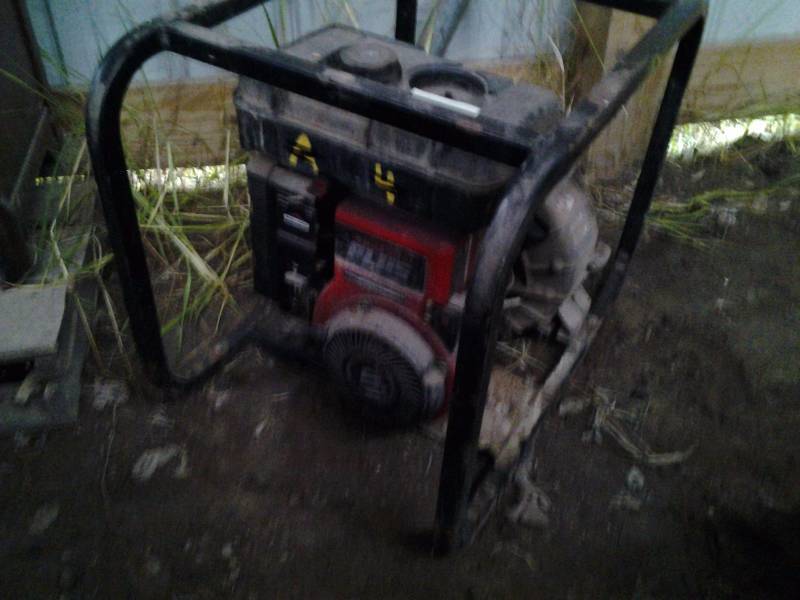 lot 25 image: 5 HP Gas Powered Pump Model 2P5, 75 PSI- 2 Inch Pump
