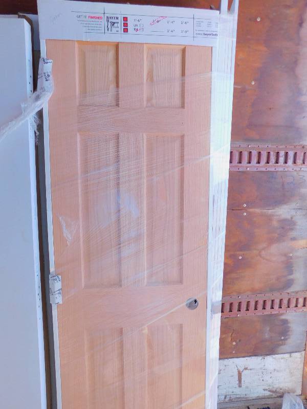 lot 49 image: New Solid Oak Raised 6-Panel Door with Frame and Trim