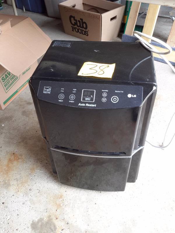 lot 38 image: LG Model, 65 Pt De Humidifier