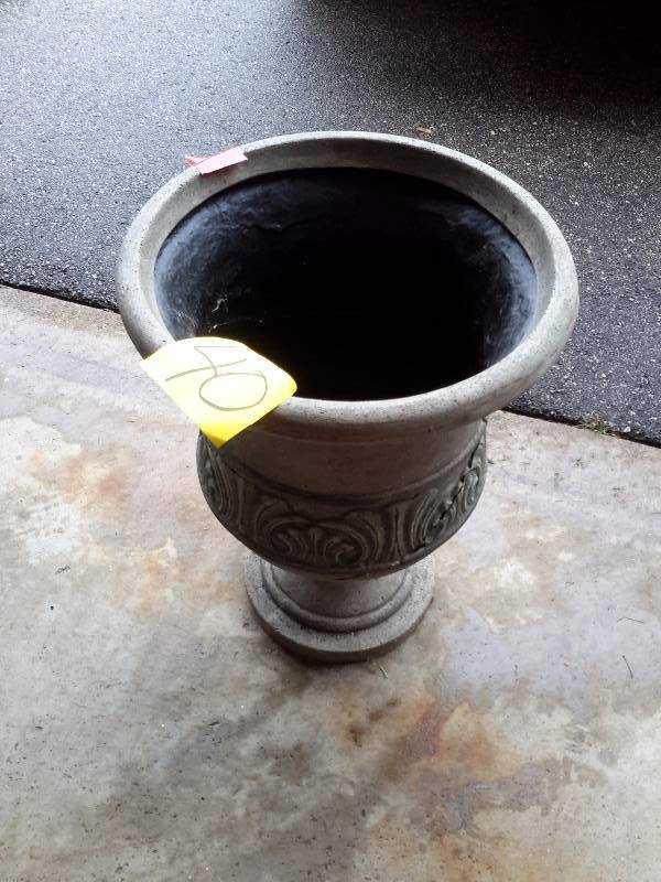 lot 40 image: Simulated Cement Planter..