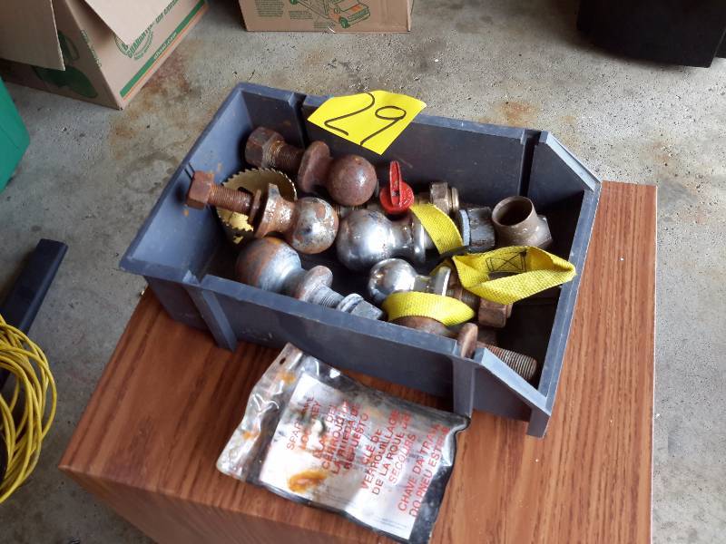 lot 29 image: Box full of Trailer hitch Balls