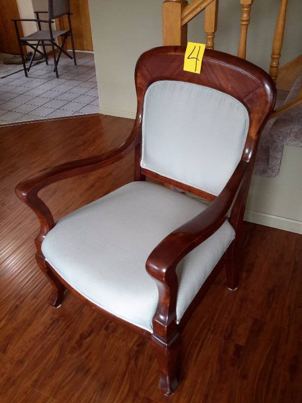 lot 4 image: Mahogany, Antique Victorian Side Chair..