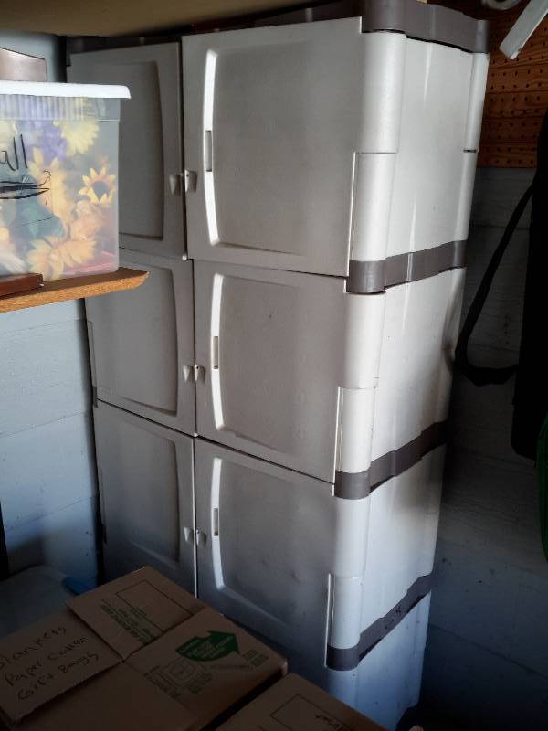 lot 67 image: Plastic Storage Cabinetcloset