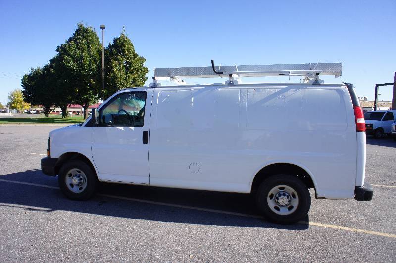 lot 1 image: 2007 CHEVY 3500 EXPRESS VAN - VORTEC 4.8 L - PRIME DESIGN LADDER RACK - TOOL STORAGE  (#1347)