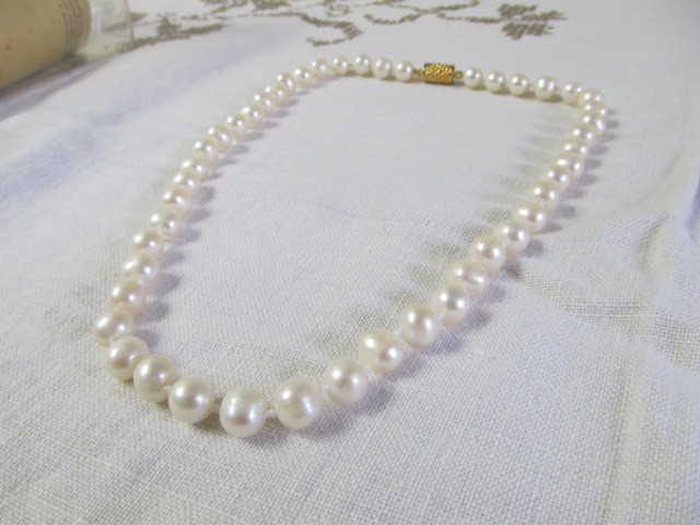 lot 12 image: 18 String of 8mm Pearls wSterling Clasp