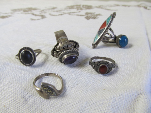 lot 17 image: Lot of 6 Old AntiqueVintage Sterling Silver Rings
