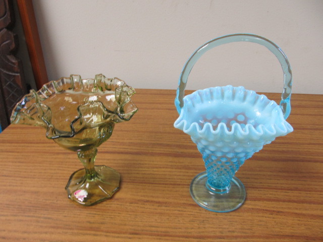 lot 21 image: 2 Vintage FENTON Glass Baskets