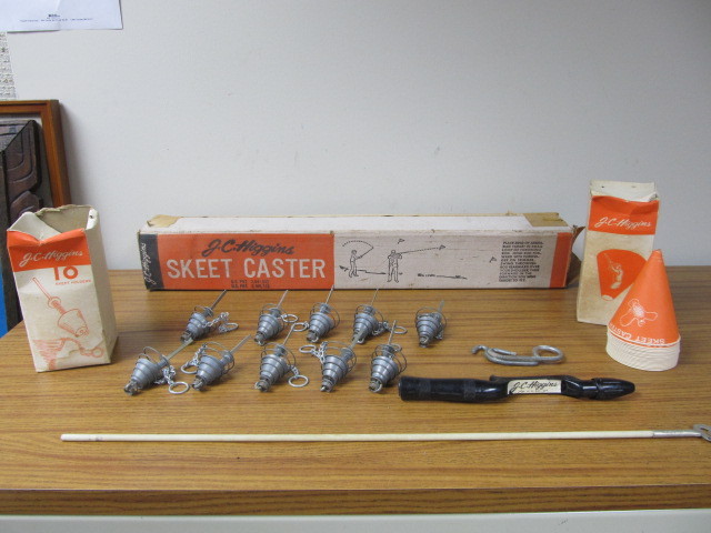 lot 29 image: Vintage JC Higgins Skeet Caster wBox