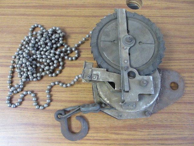lot 36 image: Old Vintage Industrial Chain Hoist 