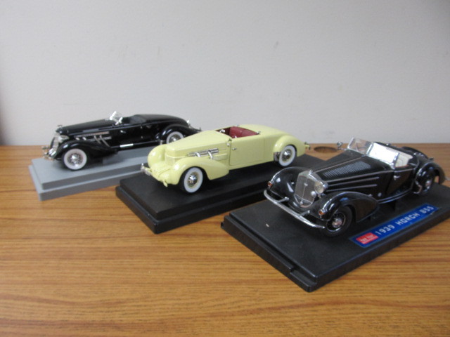 lot 40 image: 3 Diecast 116 Scale Cars