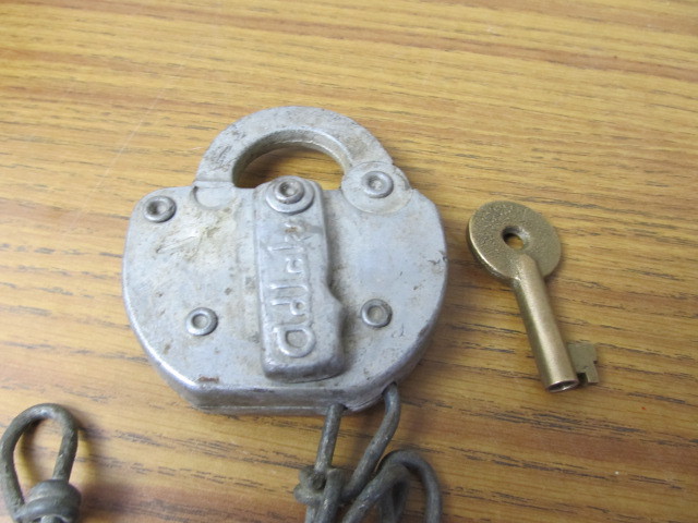 lot 58 image: Antique CHICAGO & NORTHWESTERN RAILROAD Adlake Lock wKey