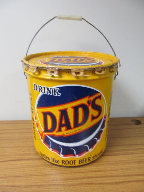 lot 1 image: Vintage DADS Root Beer 5 Gallon Syrup Can wLid
